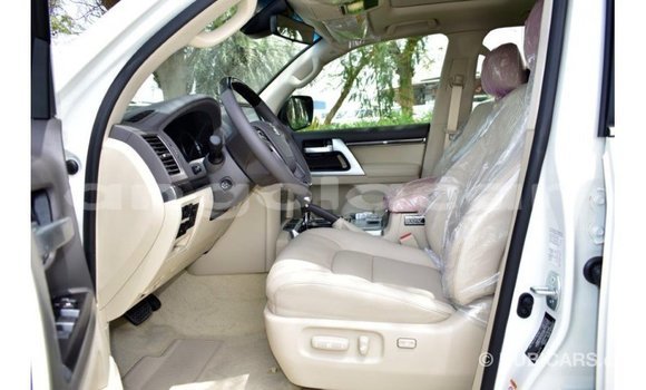 Buy Import Toyota Land Cruiser White Car in Import - Dubai in Bengo Province Buy Import Toyota Land Cruiser White Car in Import - Dubai in Bengo Province