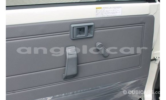 Acheter Import Voiture Toyota Land Cruiser Blanc à Import - Dubai, Province de Bengo Acheter Import Voiture Toyota Land Cruiser Blanc à Import - Dubai, Province de Bengo