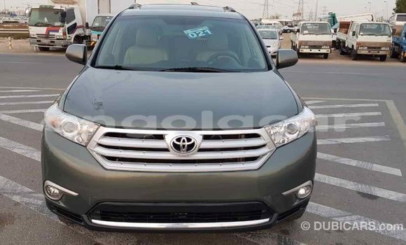 Buy Import Toyota Highlander Green Car in Import - Dubai in Bengo Province Buy Import Toyota Highlander Green Car in Import - Dubai in Bengo Province