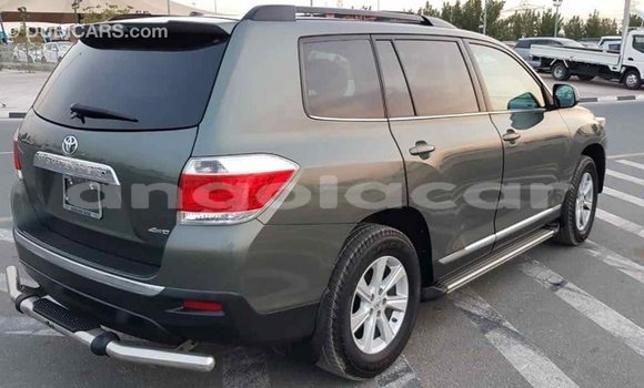 Buy Import Toyota Highlander Green Car in Import - Dubai in Bengo Province Buy Import Toyota Highlander Green Car in Import - Dubai in Bengo Province