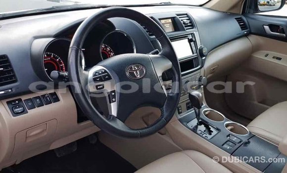 Buy Import Toyota Highlander Green Car in Import - Dubai in Bengo Province Buy Import Toyota Highlander Green Car in Import - Dubai in Bengo Province