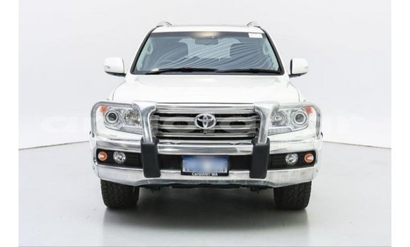Acheter Import Voiture Toyota Land Cruiser Blanc à Import - Dubai, Province de Bengo Acheter Import Voiture Toyota Land Cruiser Blanc à Import - Dubai, Province de Bengo