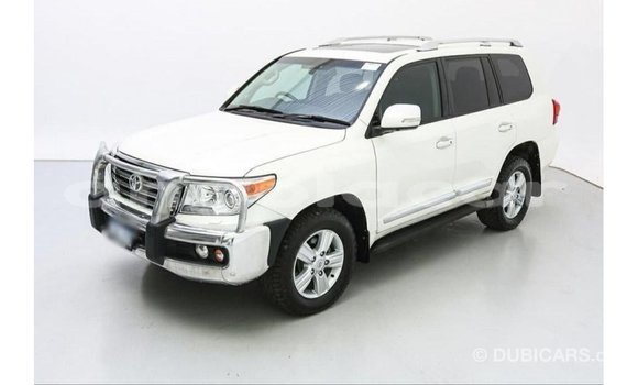 Acheter Import Voiture Toyota Land Cruiser Blanc à Import - Dubai, Province de Bengo Acheter Import Voiture Toyota Land Cruiser Blanc à Import - Dubai, Province de Bengo
