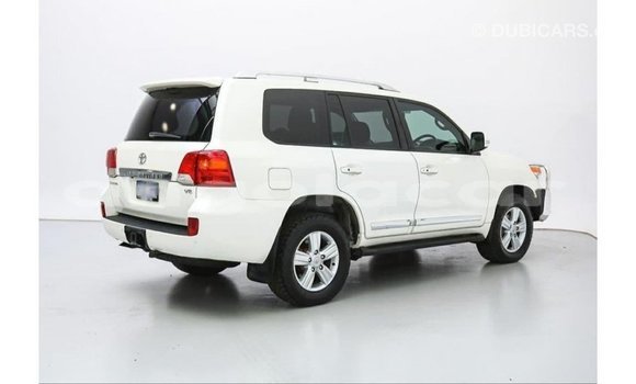 Acheter Import Voiture Toyota Land Cruiser Blanc à Import - Dubai, Province de Bengo Acheter Import Voiture Toyota Land Cruiser Blanc à Import - Dubai, Province de Bengo