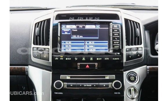 Acheter Import Voiture Toyota Land Cruiser Blanc à Import - Dubai, Province de Bengo Acheter Import Voiture Toyota Land Cruiser Blanc à Import - Dubai, Province de Bengo