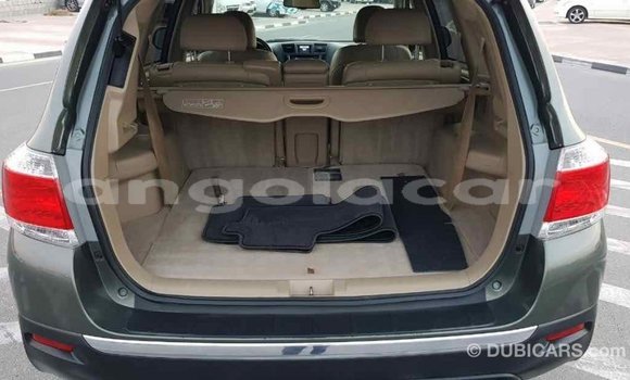 Buy Import Toyota Highlander Green Car in Import - Dubai in Bengo Province Buy Import Toyota Highlander Green Car in Import - Dubai in Bengo Province