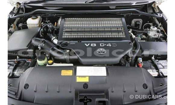 Acheter Import Voiture Toyota Land Cruiser Blanc à Import - Dubai, Province de Bengo Acheter Import Voiture Toyota Land Cruiser Blanc à Import - Dubai, Province de Bengo