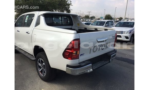 Comprar Importar Toyota Hilux Branco Carro em Import - Dubai em Bengo Province Comprar Importar Toyota Hilux Branco Carro em Import - Dubai em Bengo Province
