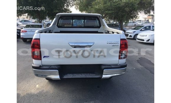 Comprar Importar Toyota Hilux Branco Carro em Import - Dubai em Bengo Province Comprar Importar Toyota Hilux Branco Carro em Import - Dubai em Bengo Province
