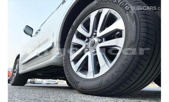 Acheter Import Voiture Toyota Land Cruiser Blanc à Import - Dubai, Province de Bengo Acheter Import Voiture Toyota Land Cruiser Blanc à Import - Dubai, Province de Bengo