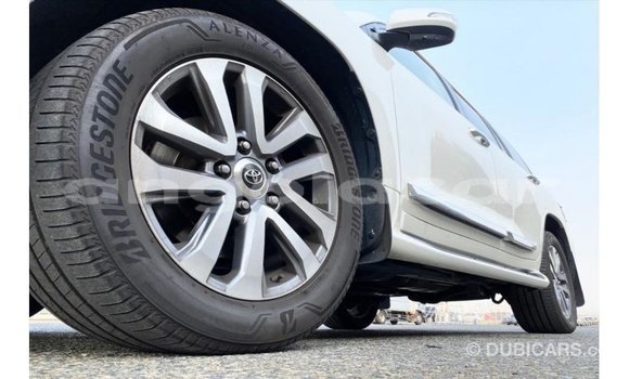 Acheter Import Voiture Toyota Land Cruiser Blanc à Import - Dubai, Province de Bengo Acheter Import Voiture Toyota Land Cruiser Blanc à Import - Dubai, Province de Bengo