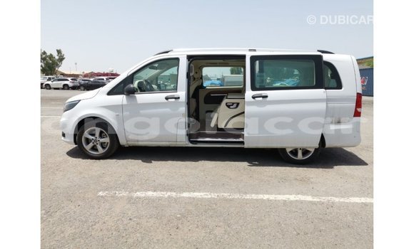 Acheter Import Voiture Mercedes-Benz Vito Blanc à Import - Dubai, Province de Bengo Acheter Import Voiture Mercedes-Benz Vito Blanc à Import - Dubai, Province de Bengo