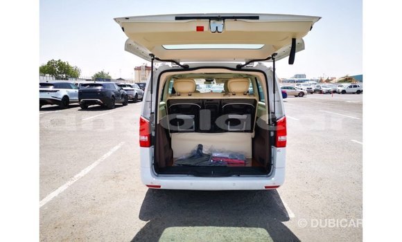 Acheter Import Voiture Mercedes-Benz Vito Blanc à Import - Dubai, Province de Bengo Acheter Import Voiture Mercedes-Benz Vito Blanc à Import - Dubai, Province de Bengo