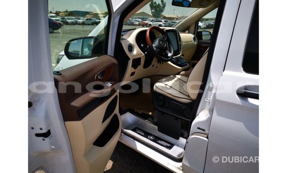 Acheter Import Voiture Mercedes-Benz Vito Blanc à Import - Dubai, Province de Bengo Acheter Import Voiture Mercedes-Benz Vito Blanc à Import - Dubai, Province de Bengo