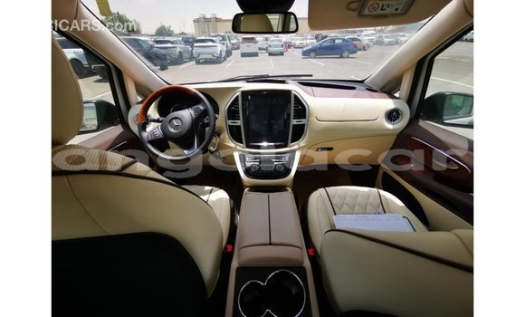 Acheter Import Voiture Mercedes-Benz Vito Blanc à Import - Dubai, Province de Bengo Acheter Import Voiture Mercedes-Benz Vito Blanc à Import - Dubai, Province de Bengo