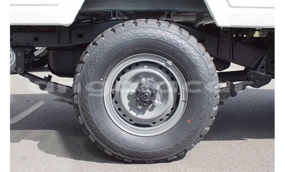 Acheter Import Voiture Toyota Land Cruiser Blanc à Import - Dubai, Province de Bengo Acheter Import Voiture Toyota Land Cruiser Blanc à Import - Dubai, Province de Bengo