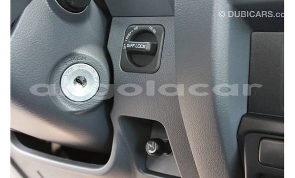 Acheter Import Voiture Toyota Land Cruiser Blanc à Import - Dubai, Province de Bengo Acheter Import Voiture Toyota Land Cruiser Blanc à Import - Dubai, Province de Bengo
