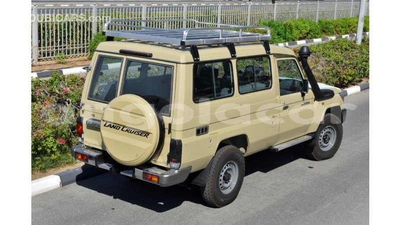 Big with watermark toyota land cruiser bengo province import dubai 7841