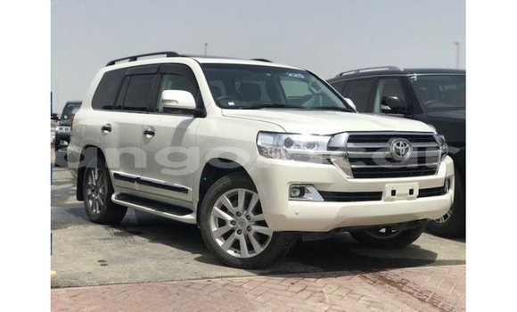 Comprar Importar Toyota Land Cruiser Branco Carro em Import - Dubai em Bengo Province Comprar Importar Toyota Land Cruiser Branco Carro em Import - Dubai em Bengo Province