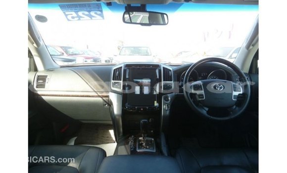 Comprar Importar Toyota Land Cruiser Branco Carro em Import - Dubai em Bengo Province Comprar Importar Toyota Land Cruiser Branco Carro em Import - Dubai em Bengo Province