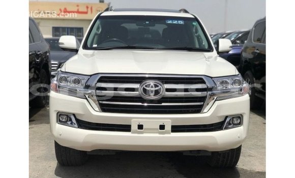 Comprar Importar Toyota Land Cruiser Branco Carro em Import - Dubai em Bengo Province Comprar Importar Toyota Land Cruiser Branco Carro em Import - Dubai em Bengo Province