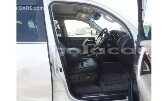 Comprar Importar Toyota Land Cruiser Branco Carro em Import - Dubai em Bengo Province Comprar Importar Toyota Land Cruiser Branco Carro em Import - Dubai em Bengo Province