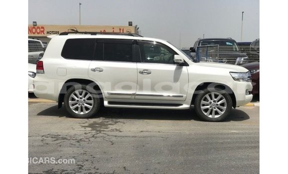 Comprar Importar Toyota Land Cruiser Branco Carro em Import - Dubai em Bengo Province Comprar Importar Toyota Land Cruiser Branco Carro em Import - Dubai em Bengo Province