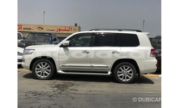 Comprar Importar Toyota Land Cruiser Branco Carro em Import - Dubai em Bengo Province Comprar Importar Toyota Land Cruiser Branco Carro em Import - Dubai em Bengo Province