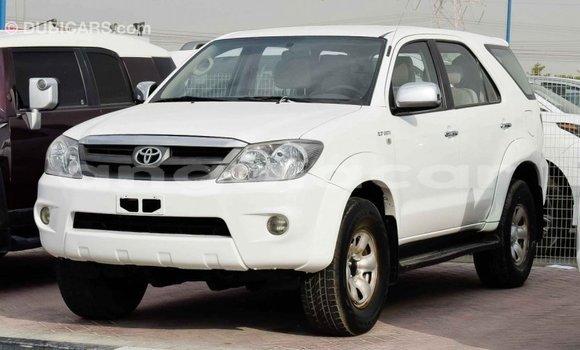 Comprar Importar Toyota Fortuner Branco Carro em Import - Dubai em Bengo Province Comprar Importar Toyota Fortuner Branco Carro em Import - Dubai em Bengo Province