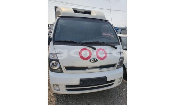 Comprar Importar Kia Carens Branco Carro em Import - Dubai em Bengo Province Comprar Importar Kia Carens Branco Carro em Import - Dubai em Bengo Province