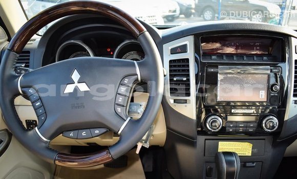 Comprar Novo Mitsubishi Pajero Branco Carro em Import - Dubai em Bengo Province Comprar Novo Mitsubishi Pajero Branco Carro em Import - Dubai em Bengo Province