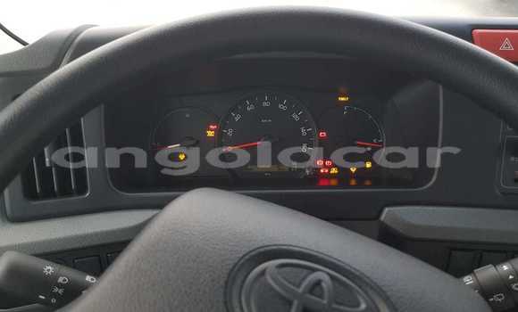 Comprar Novo Toyota Coaster Branco Carro em Import - Dubai em Bengo Province Comprar Novo Toyota Coaster Branco Carro em Import - Dubai em Bengo Province