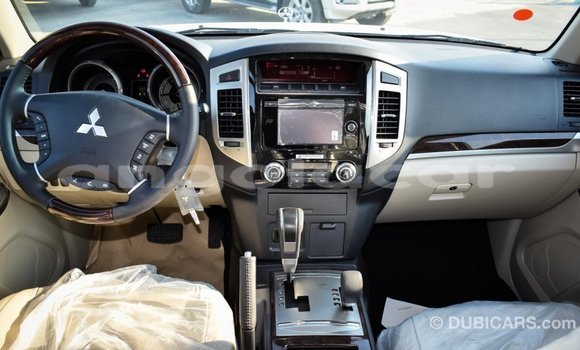 Comprar Novo Mitsubishi Pajero Vermelho Carro em Import - Dubai em Bengo Province Comprar Novo Mitsubishi Pajero Vermelho Carro em Import - Dubai em Bengo Province