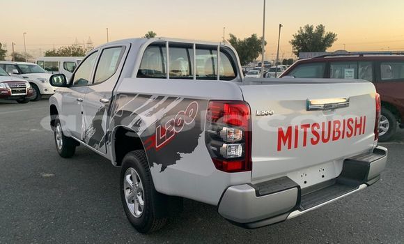 Comprar Novo Mitsubishi L200 Branco Carro em Import - Dubai em Bengo Province Comprar Novo Mitsubishi L200 Branco Carro em Import - Dubai em Bengo Province
