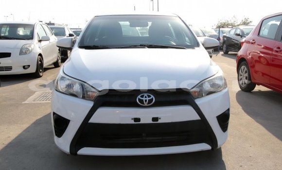 Comprar Importar Toyota Yaris Branco Carro em Import - Dubai em Bengo Province Comprar Importar Toyota Yaris Branco Carro em Import - Dubai em Bengo Province