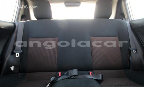 Comprar Importar Toyota Yaris Branco Carro em Import - Dubai em Bengo Province Comprar Importar Toyota Yaris Branco Carro em Import - Dubai em Bengo Province