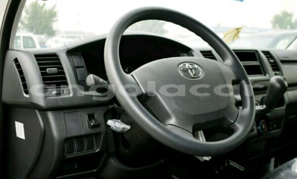 Comprar Novo Toyota Hiace Branco Carro em Luanda em Luanda Province Comprar Novo Toyota Hiace Branco Carro em Luanda em Luanda Province