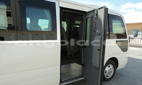 Comprar Usado Toyota Century Branco Carro em Luena em Moxico Comprar Usado Toyota Century Branco Carro em Luena em Moxico