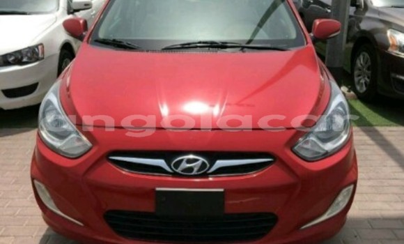Comprar Usado Hyundai Accent Vermelho Carro em Luanda em Luanda Province