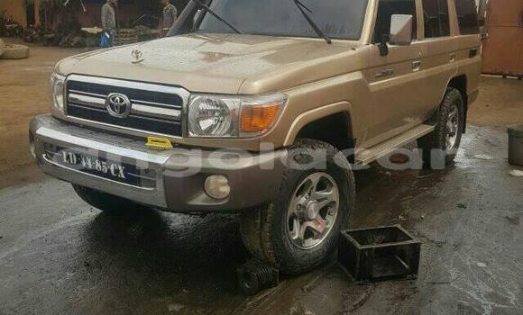 Comprar Usado Toyota Land Cruiser Marrom Carro em Luanda em Luanda Province