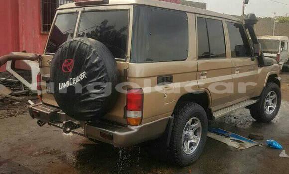 Acheter Occasion Voiture Toyota Land Cruiser Marron à Luanda, Province de Luanda Acheter Occasion Voiture Toyota Land Cruiser Marron à Luanda, Province de Luanda