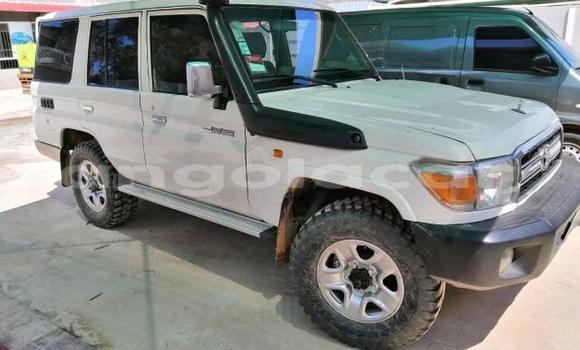 Buy Used Toyota Land Cruiser Silver Car in Luanda in Luanda Province Buy Used Toyota Land Cruiser Silver Car in Luanda in Luanda Province