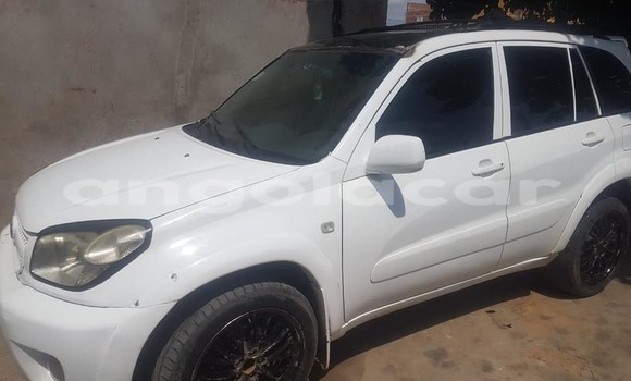 Buy Used Toyota RAV4 White Car in Luanda in Luanda Province