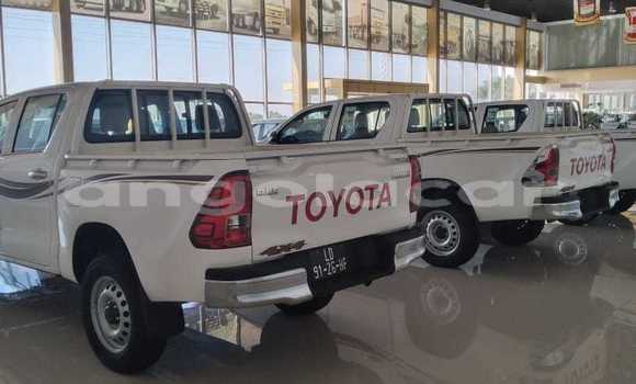 Comprar Novo Toyota Hilux Branco Carro em Luena em Moxico Comprar Novo Toyota Hilux Branco Carro em Luena em Moxico