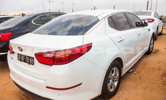 Comprar Usado Kia K5 Branco Carro em Luena em Moxico Comprar Usado Kia K5 Branco Carro em Luena em Moxico