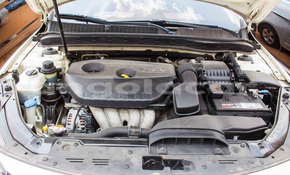 Comprar Usado Kia K5 Branco Carro em Luena em Moxico Comprar Usado Kia K5 Branco Carro em Luena em Moxico