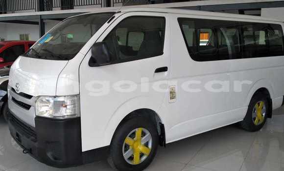 Comprar Usado Toyota Hiace Branco Carro em Luena em Moxico