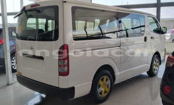 Comprar Usado Toyota Hiace Branco Carro em Luena em Moxico Comprar Usado Toyota Hiace Branco Carro em Luena em Moxico