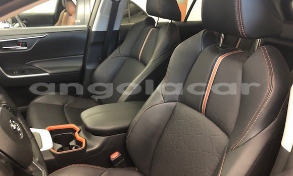 Comprar Usado Toyota RAV4 Prata Carro em Luena em Moxico Comprar Usado Toyota RAV4 Prata Carro em Luena em Moxico