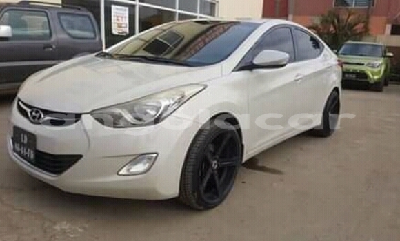 Acheter Occasion Voiture Hyundai Elantra Blanc à Luena, Moxico